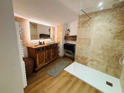 a bathroom with a sink and a shower at Le Gîte Eiffel Les Gîtes de l'Atelier in Gaudonville