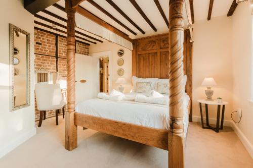 Кровать или кровати в номере The Powell Birchington, Boutique Rooms