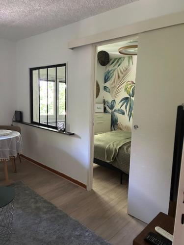 Giường trong phòng chung tại Cocon douillet près du Cours Sextius