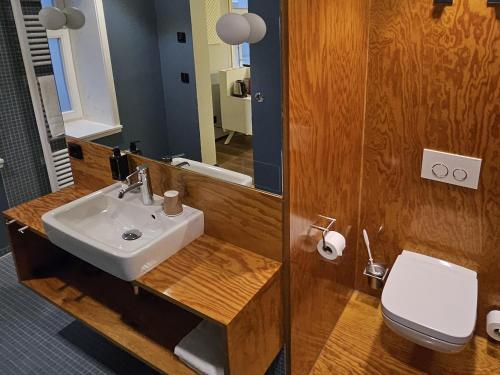 Koupelna v ubytování DORMERO Hotel Schwäbisch Hall