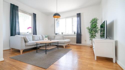 Posezení v ubytování Chic 1BR City center Sleeps 4 Brämaregården
