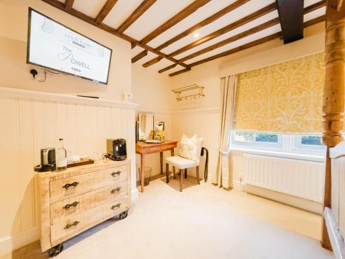 Кровать или кровати в номере The Powell Birchington, Boutique Rooms