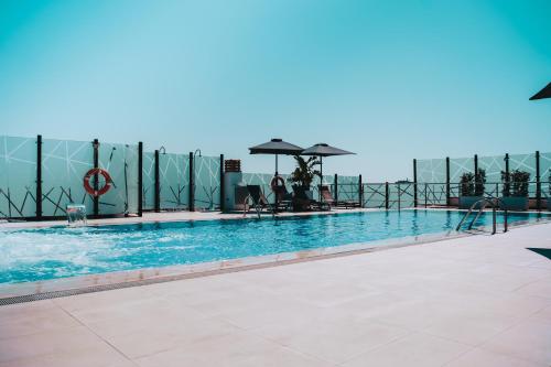 Bazén v ubytování Hotel Málaga Nostrum Airport nebo v jeho okolí