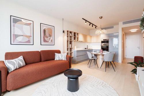 Skypark Serenity - Nordic Chic & Castle Views