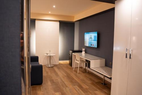 TV a/nebo společenská místnost v ubytování Hotel Málaga Nostrum Airport