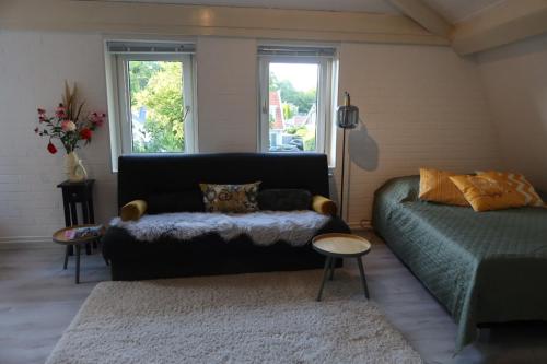 a living room with a couch and a bed at Viva la Vida in Bergen