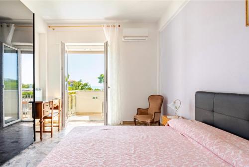 a bedroom with a large bed and a balcony at 2 Suite a due passi dal Mare, Wi-Fi e Natura in Pescara
