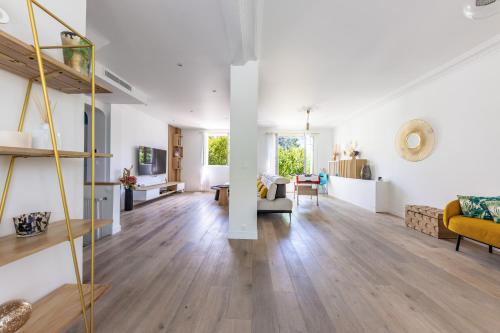 Maison de luxe pour 8 personnes, conçue par un architecte avec terrasse et cinéma