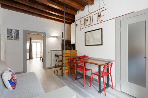 GuestHost - Stylish Industrial Flat near Navigli
