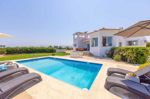 Kolam renang di atau dekat dengan Villa Alexia Cyprus
