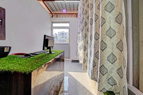 an office with a desk with a computer on it at Hotel O Chawla's Hotel & Restaurant in Gurgaon