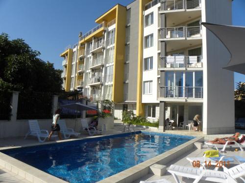 a swimming pool in front of a apartment building at ApartComplex New Tоwn in Obzor