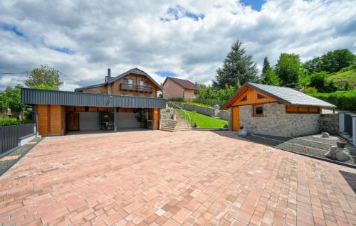 a brick driveway in front of a house at Villa Luna - Ludbreg by Villas Guide in Ludbreg
