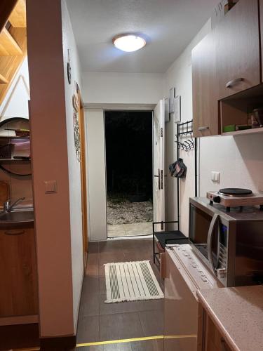 Kuchyň nebo kuchyňský kout v ubytování ALBAK Green Zone