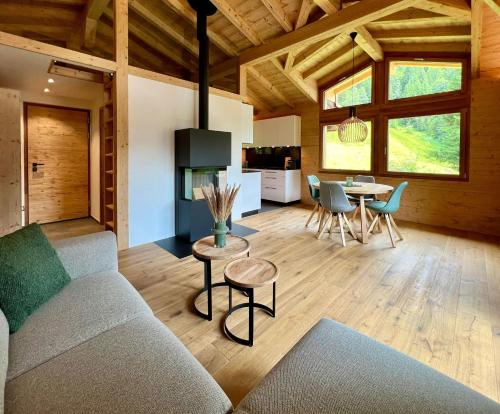 Fotografie z fotogalerie ubytování Chalet Spatz Loft Kandersteg Oeschinen Lake v destinaci Kandersteg