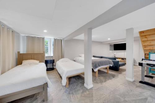 a bedroom with two beds and a living room at Cozy Cottage House - Pool & Hot Tub in Ferndale