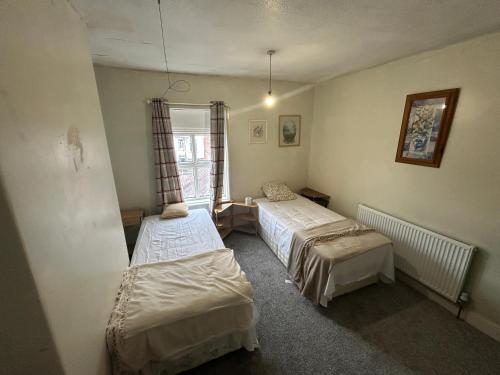 Postel nebo postele na pokoji v ubytování Stoke Staycation The Quiet Corner