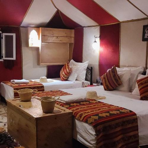 Postel nebo postele na pokoji v ubytování Aurum Dunes Luxury Camp