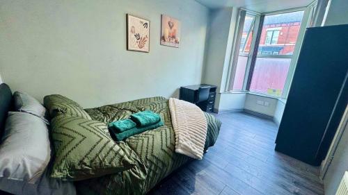 Posezení v ubytování Spacious 5-Bed South View Home for Families, Sleeps 10, Garden, Free Wi-Fi, Parking, Close to Sheffield City Centre