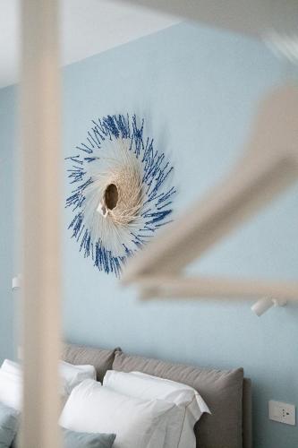 a mirror on a blue wall next to a couch at Delphis Pula Rooms in Pula