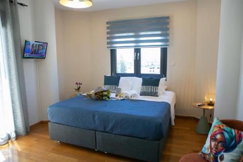 ISLAND Time Deluxe Apartment Downtown 3 floorsにあるベッド