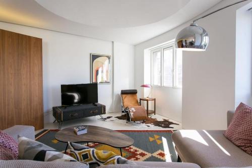 Architectural poetry in an unique 3bdrs view flat