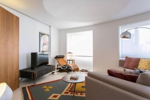 Architectural poetry in an unique 3bdrs view flat
