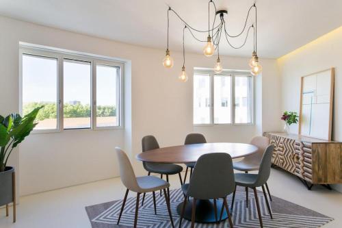 Architectural poetry in an unique 3bdrs view flat