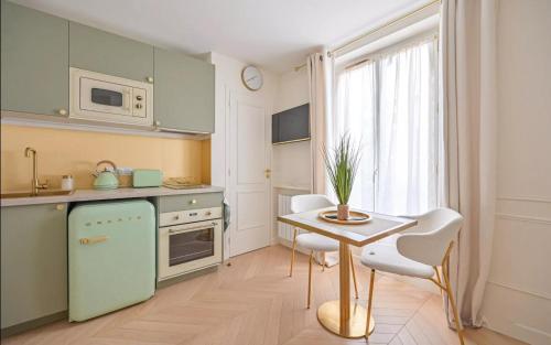 Chez Lucette Studio 17e Paris