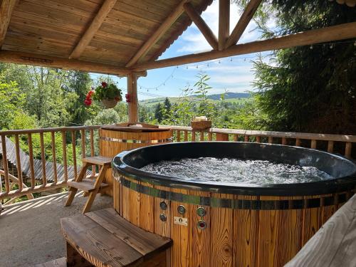 u Lucyny w Białce Tatrzańskiej- jacuzzi i sauna w ogrodzie, skibus pod domem