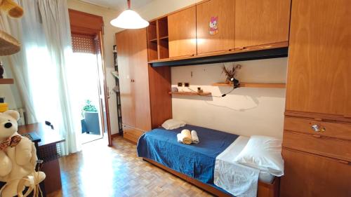 a small bedroom with a blue bed in a room at Casa Lucia in Cava deʼ Tirreni