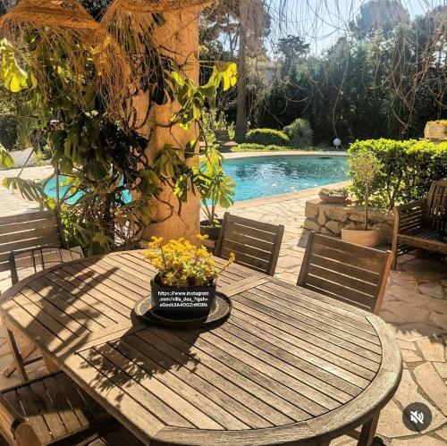 Bas de villa avec piscine à partager, sur la Côte d'Azur