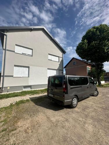a van parked in a driveway in front of a house at Kuća za odmor Tamaris in Vukovar