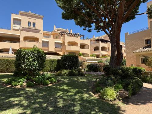 Sea Breeze Luxury Hacienda Elviria - EaW Homes