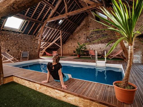 Kolam renang di atau dekat dengan Gite piscine intérieure privée, wi fi très haut débit