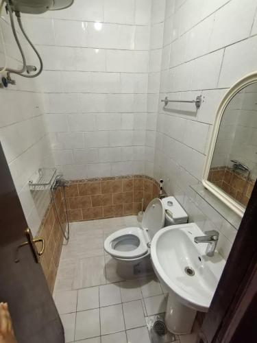 a bathroom with a toilet and a sink at فيفيندا احلى مكان خميس مشيط in Khamis Mushayt