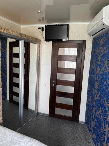 Μια τηλεόραση ή/και κέντρο ψυχαγωγίας στο Гостевой дом Надежда