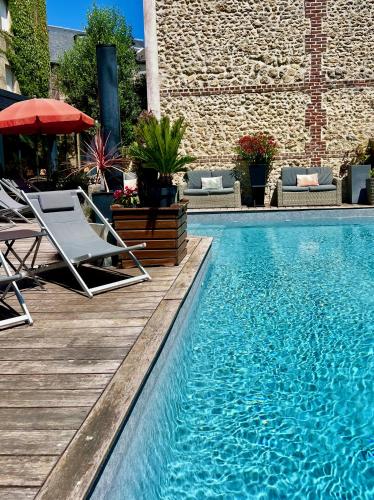 Kolam renang di atau dekat dengan La Loggia Appart'Hôtel & Spa