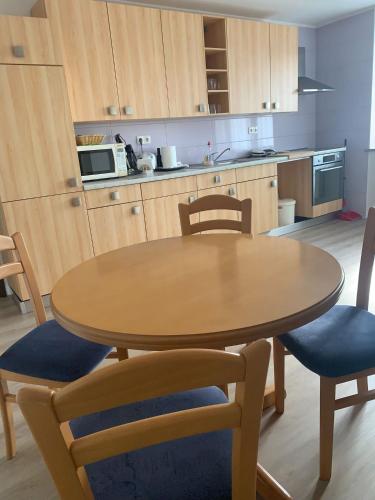 a kitchen with a table and two chairs and a table at Udoben, razkošen, sončen apartma, 5 min do avtoceste in Orehova vas 