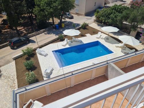 Rooms Vida in Center Novalja With Pool