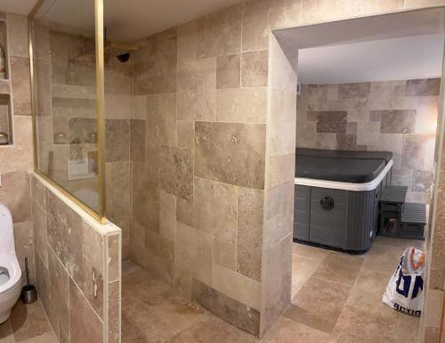 Spa privé et cinéma à Lesquin