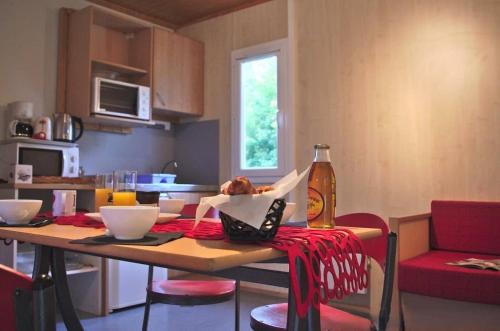 Φωτογραφία από το άλμπουμ του Chalet Camping La Chapelle σε La Chapelle-Taillefert