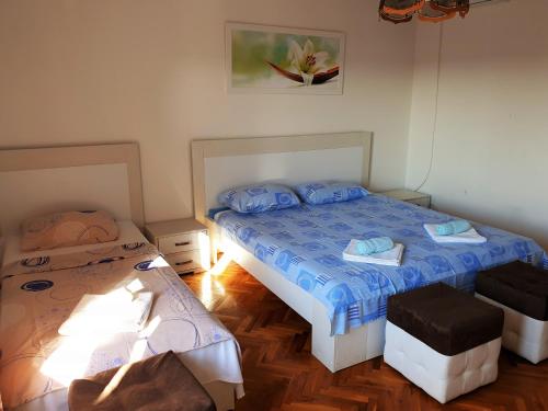 Rooms Viro with pool in center Novalja