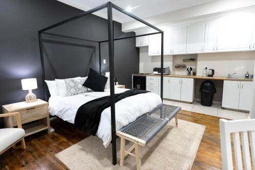 Kuchyň nebo kuchyňský kout v ubytování Hilton Avenue Retreat