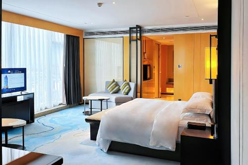 Postel nebo postele na pokoji v ubytování Hilton Zhuzhou