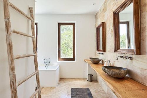 Ένα μπάνιο στο Charming Villa Haven in Ibiza City, 1241