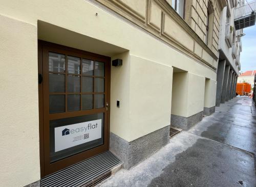 easy-flat Votiv - 153sqm Apartment with Terrace