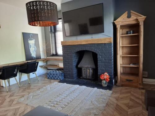 Postel nebo postele na pokoji v ubytování Stylish 2BR Stay in Rochdale