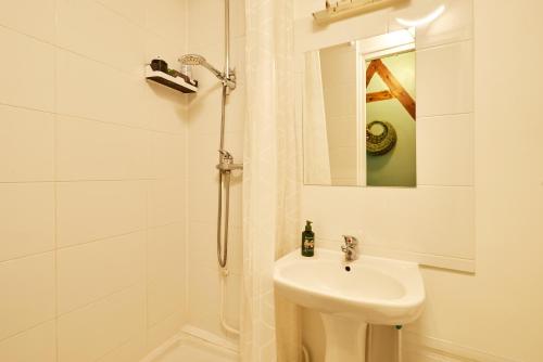 Lovely Small Studio in the Heart of Saint-Germain