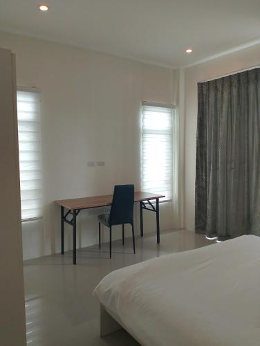 a bedroom with a desk and a chair and a bed at Baan Didi2 in Bophut 